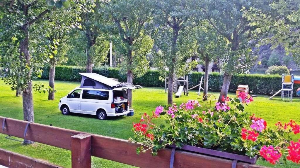 Bungalows Nou Camping La Guingueta D'Aneu Dış mekan fotoğraf