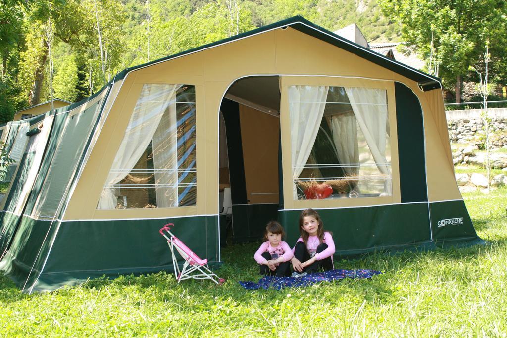 Bungalows Nou Camping La Guingueta D'Aneu Dış mekan fotoğraf