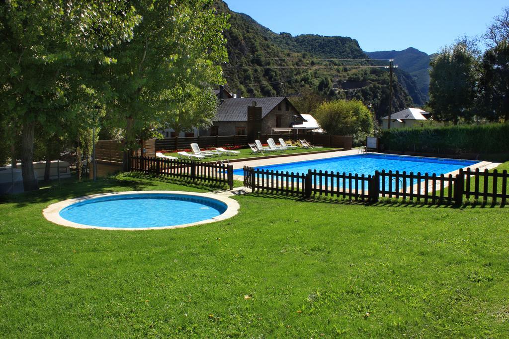 Bungalows Nou Camping La Guingueta D'Aneu Dış mekan fotoğraf