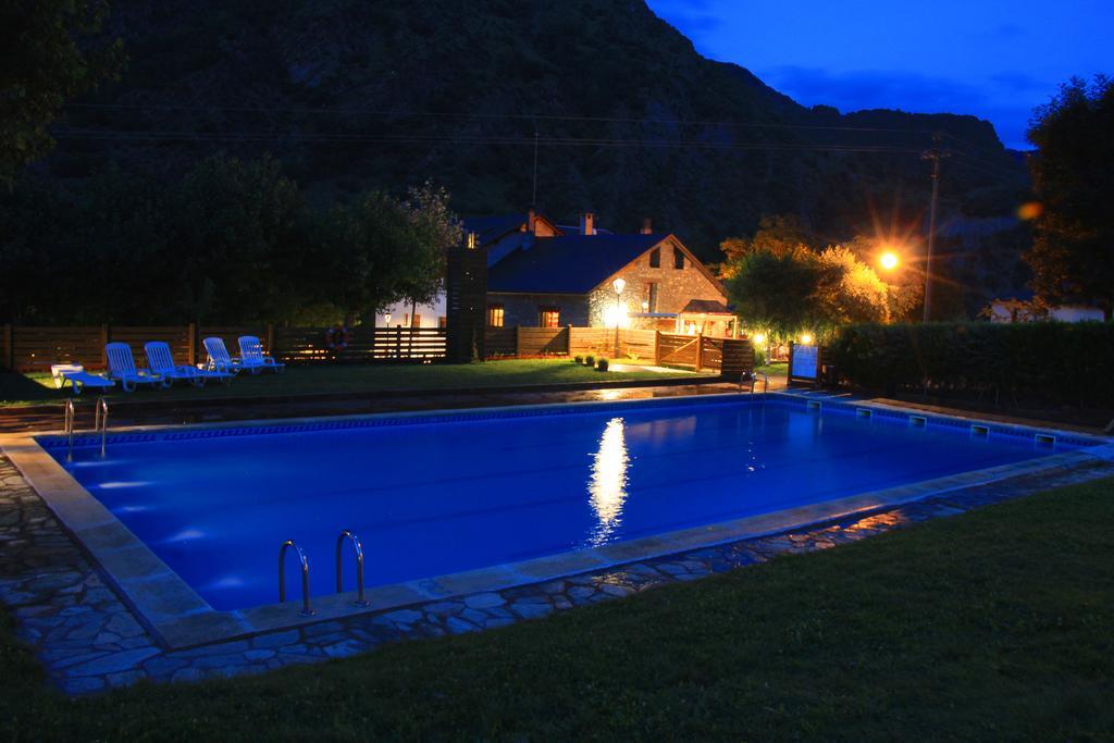 Bungalows Nou Camping La Guingueta D'Aneu Dış mekan fotoğraf