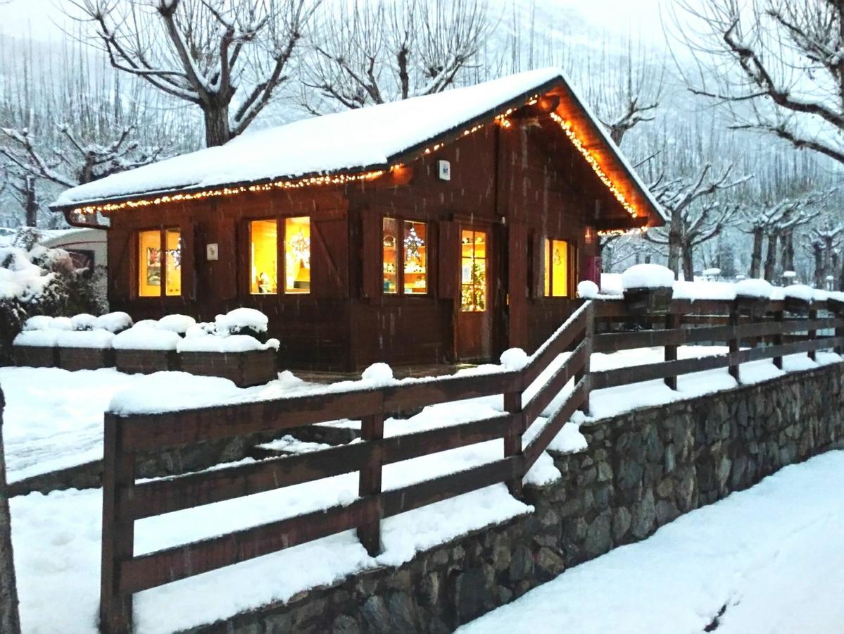Bungalows Nou Camping La Guingueta D'Aneu Dış mekan fotoğraf