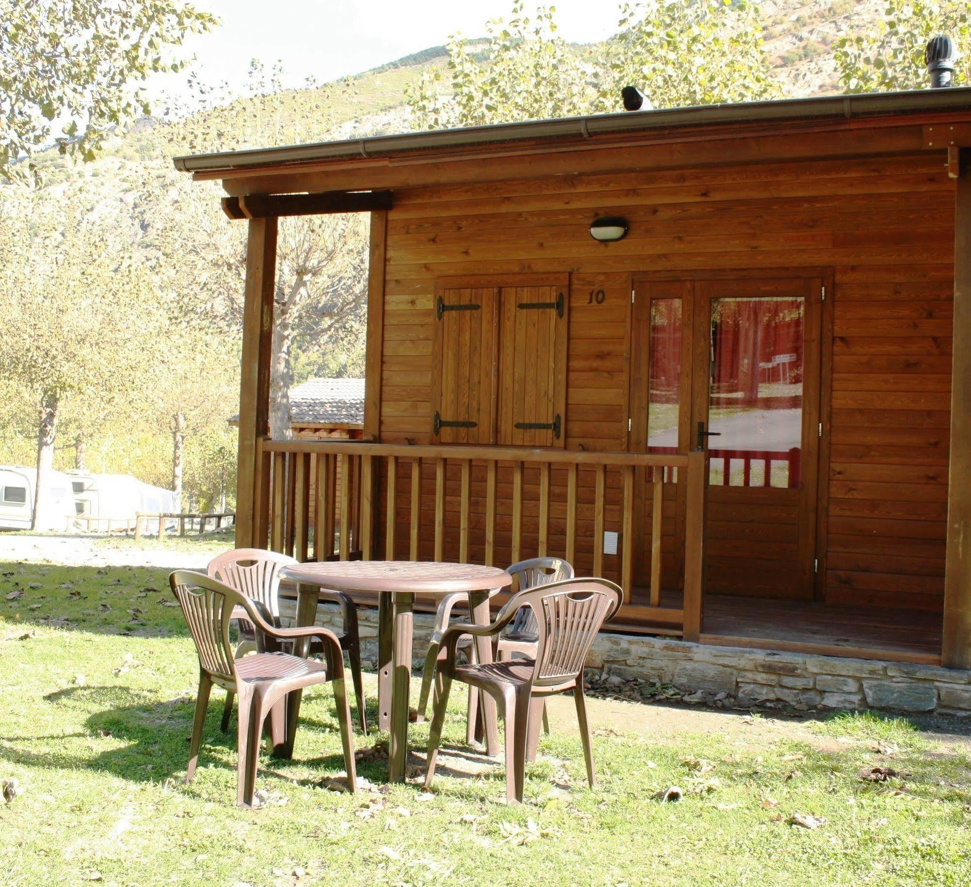 Bungalows Nou Camping La Guingueta D'Aneu Dış mekan fotoğraf