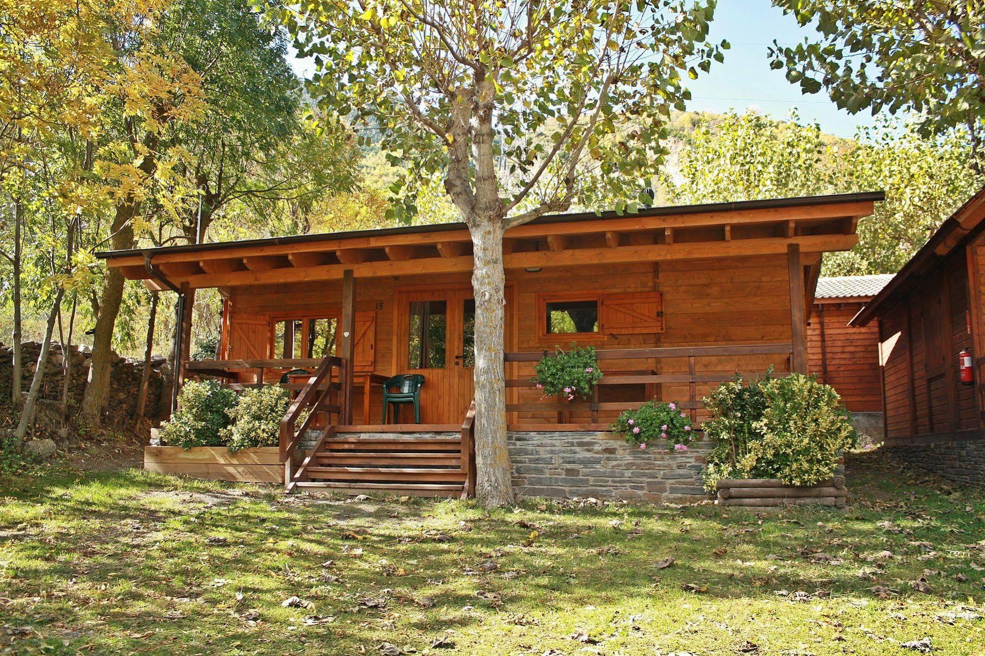 Bungalows Nou Camping La Guingueta D'Aneu Dış mekan fotoğraf